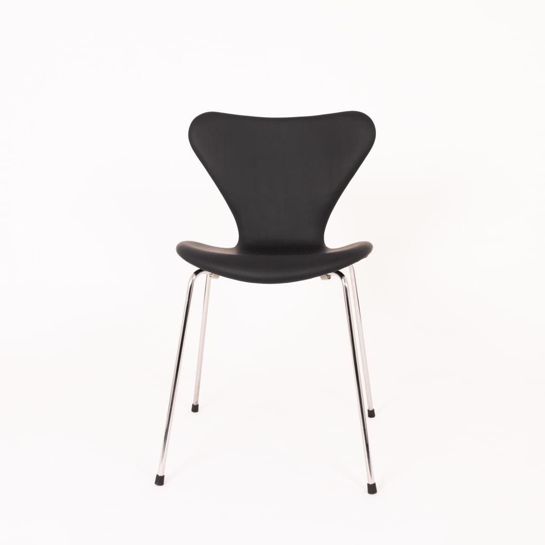 Arne Jacobsen 3107 – Sort Semi Anilin