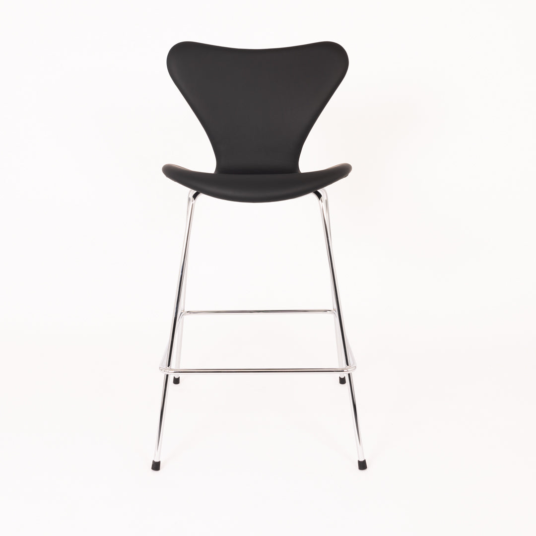 Arne Jacobsen 3197 barstol – Sort Semi Anilin