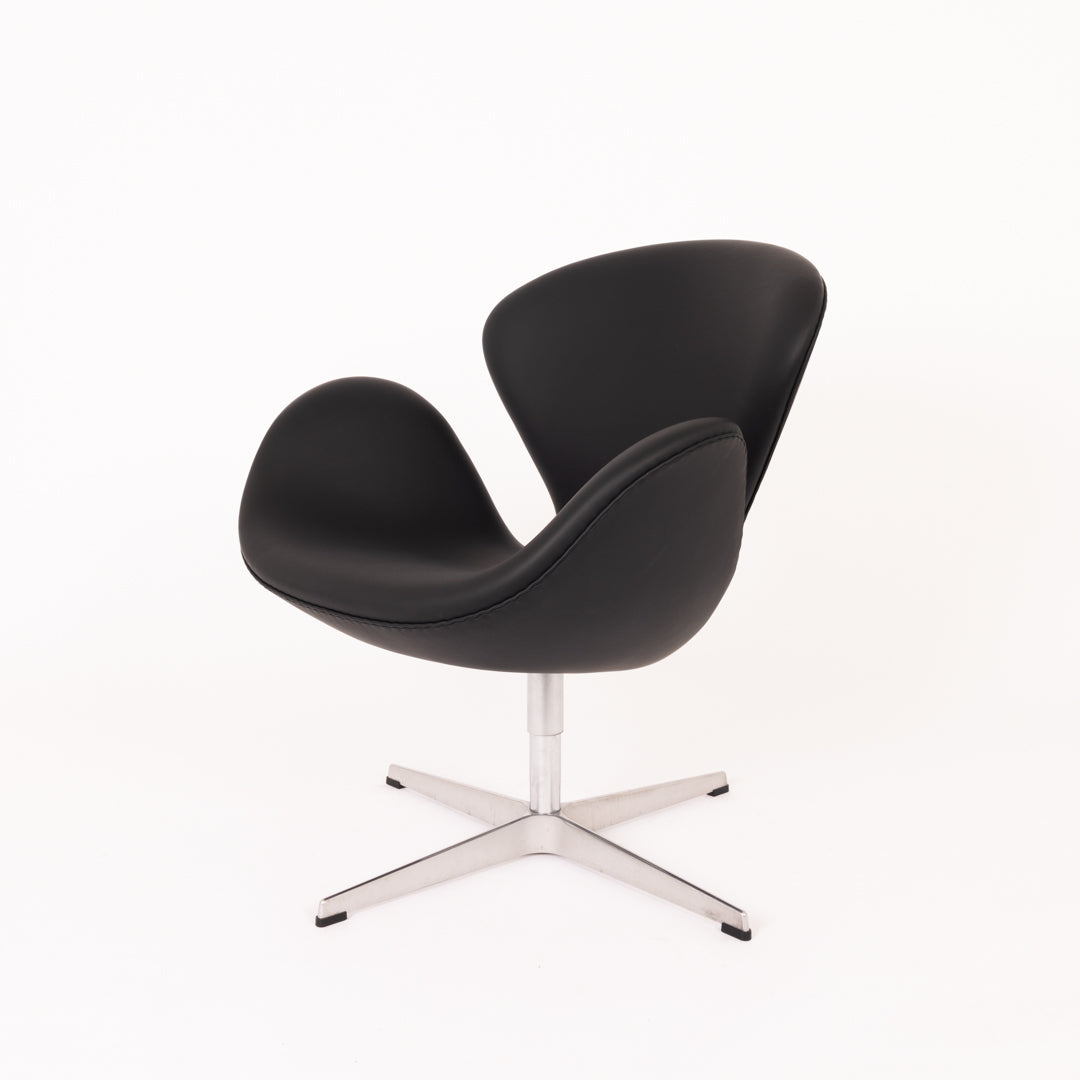 Arne Jacobsen 3320 - Sort Semi Anilin