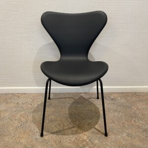 Arne Jacobsen 3107 Sort classic l der Sort pulver lakeret stel